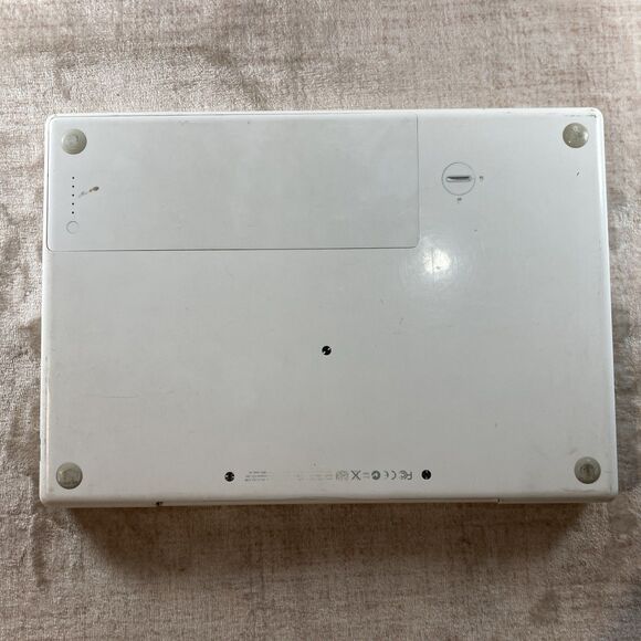 VTG Apple MacBook A1181 13" 2008 Laptop OSX 10.6 4GB  120GB Battery Tested Works - Picture 6 of 9